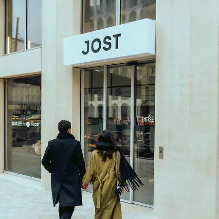 Jost Gare St Jean 호스텔 *