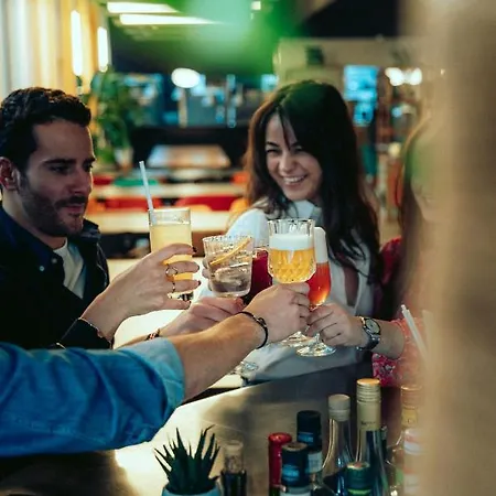 Jost Gare St Jean בורדו