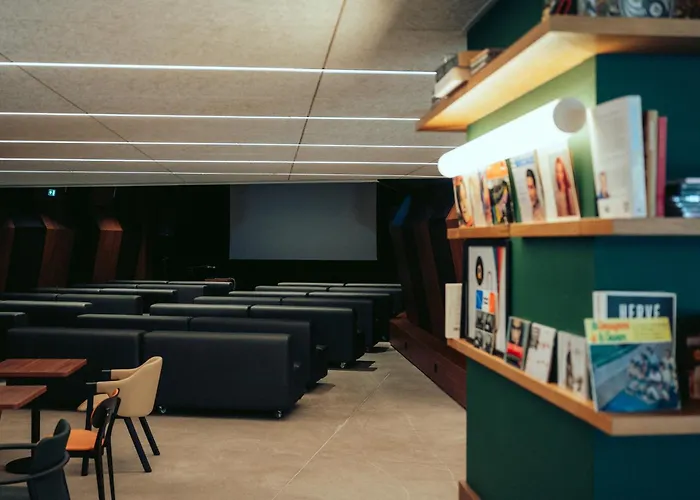 Jost Gare St Jean Auberge de jeunesse