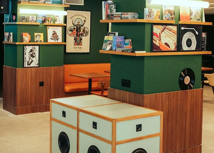 Jost Gare St Jean Auberge de jeunesse *