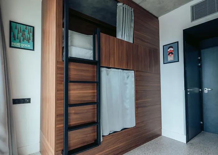 Jost Gare St Jean Auberge de jeunesse *