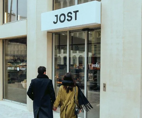 Jost Gare St Jean Hostel *