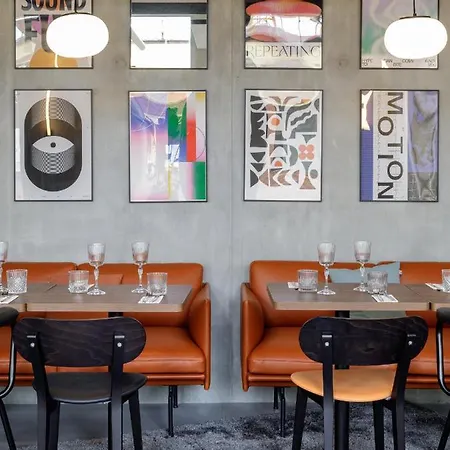 Jost Gare St Jean Hostel