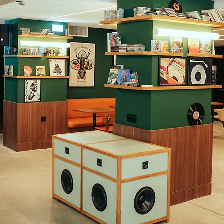 Jost Gare St Jean Hostel *