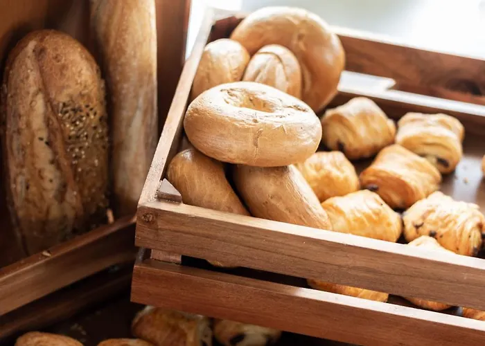 Jost Gare St Jean Hostal *